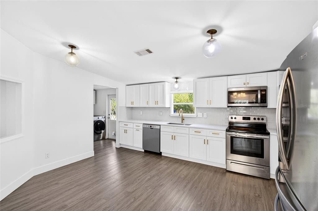 For Sale: $260,000 (3 beds, 2 baths, 1620 Square Feet)