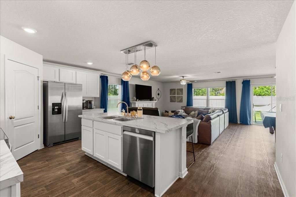 待售: $315,000 (4 贝兹, 2 浴室, 1862 平方英尺)