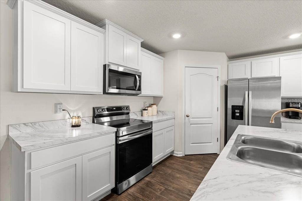 待售: $315,000 (4 贝兹, 2 浴室, 1862 平方英尺)