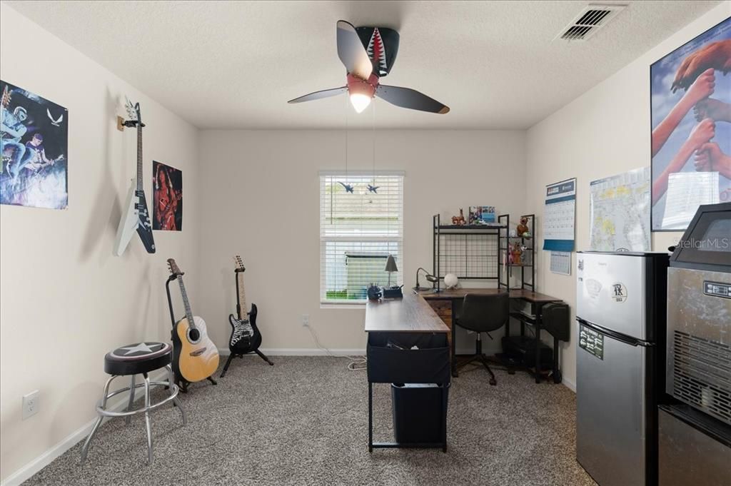 待售: $315,000 (4 贝兹, 2 浴室, 1862 平方英尺)