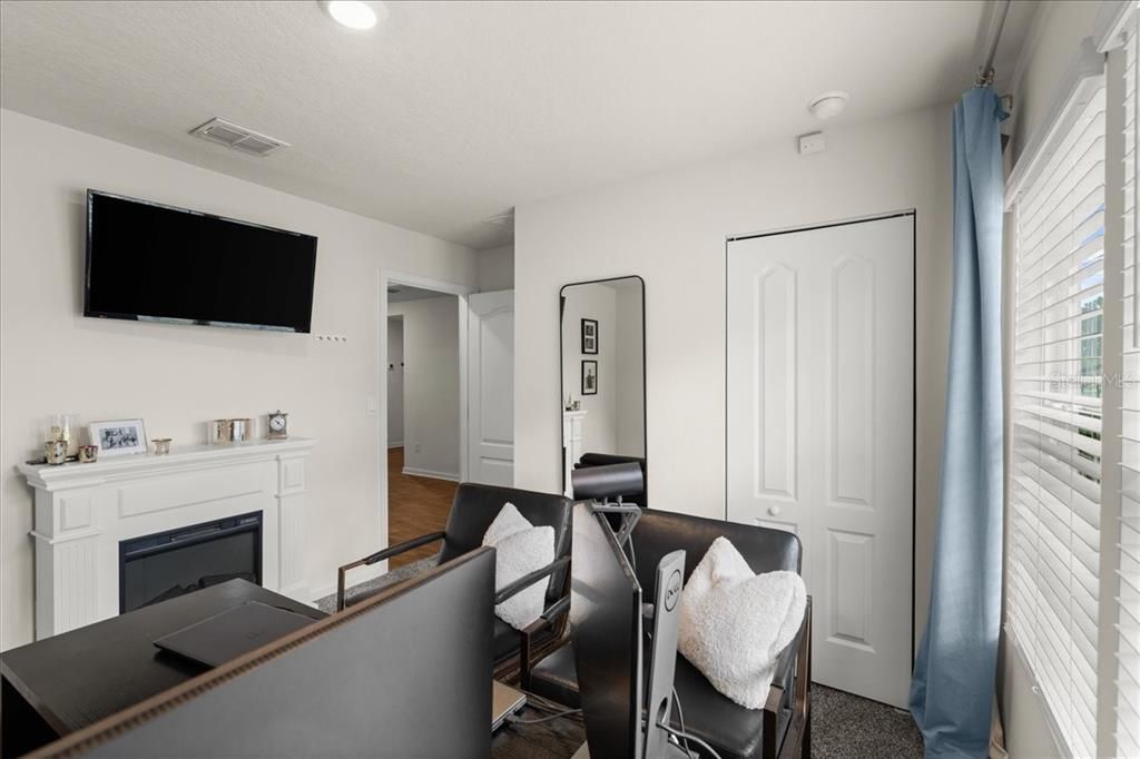 待售: $315,000 (4 贝兹, 2 浴室, 1862 平方英尺)