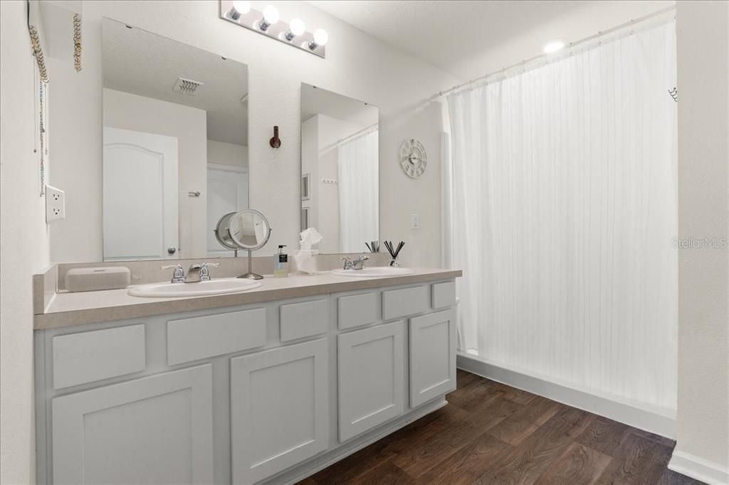 待售: $315,000 (4 贝兹, 2 浴室, 1862 平方英尺)