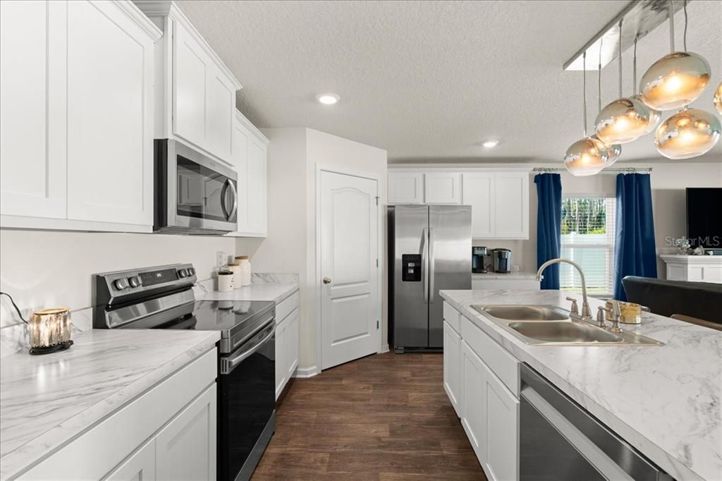 待售: $315,000 (4 贝兹, 2 浴室, 1862 平方英尺)