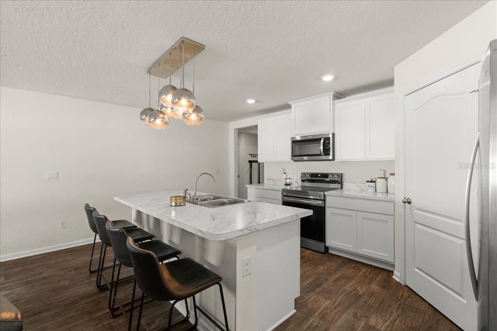 待售: $315,000 (4 贝兹, 2 浴室, 1862 平方英尺)