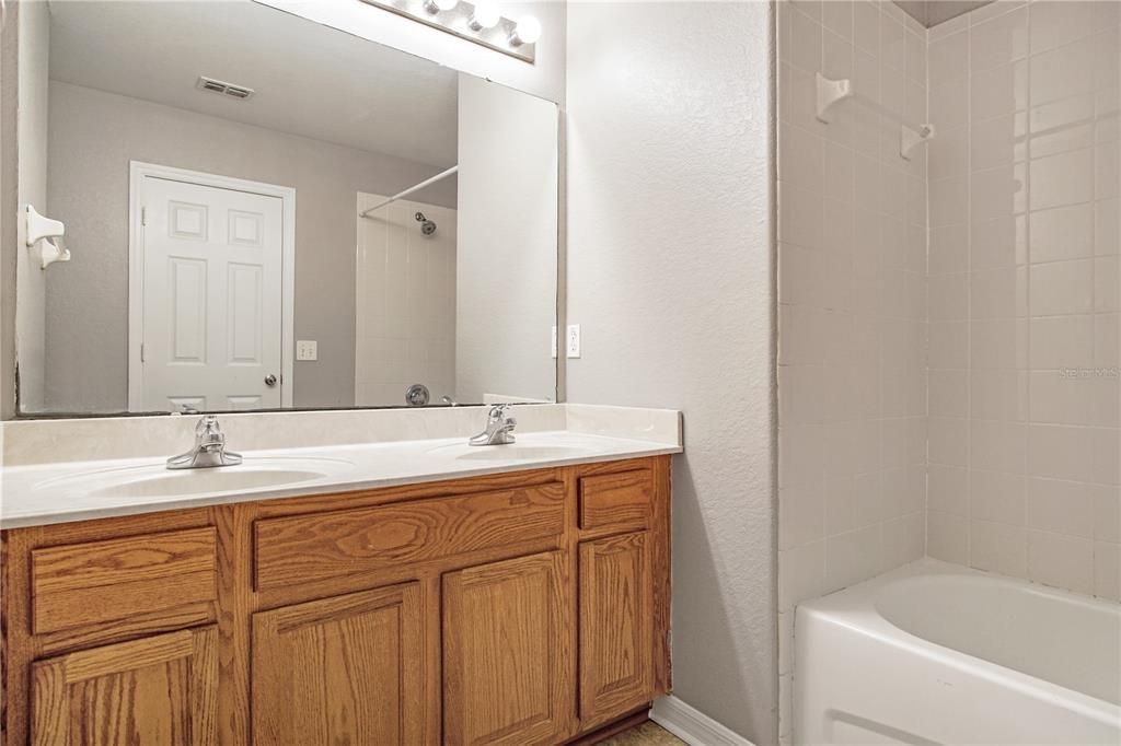 En Renta: $2,595 (5 camas, 2 baños, 2577 Pies cuadrados)