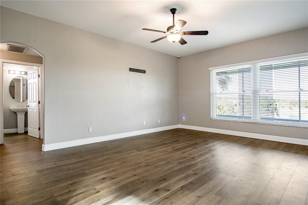 En Renta: $2,595 (5 camas, 2 baños, 2577 Pies cuadrados)