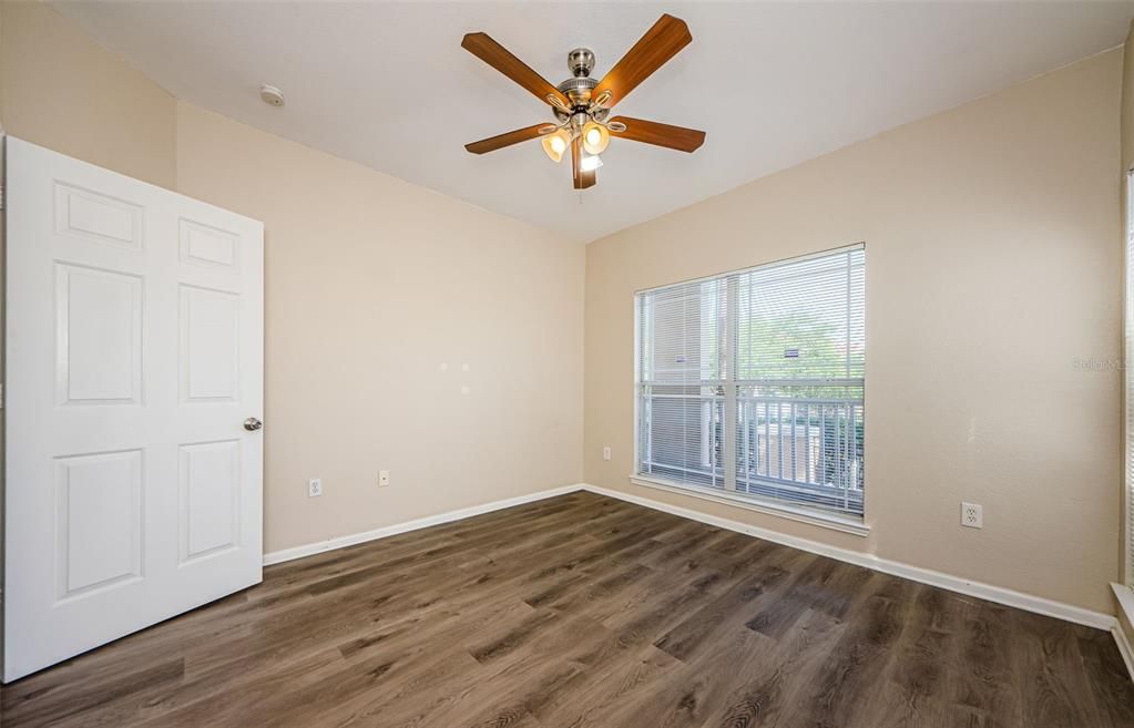 For Sale: $150,000 (1 beds, 1 baths, 660 Square Feet)