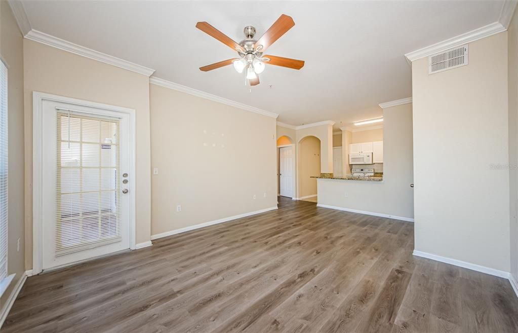 For Sale: $150,000 (1 beds, 1 baths, 660 Square Feet)