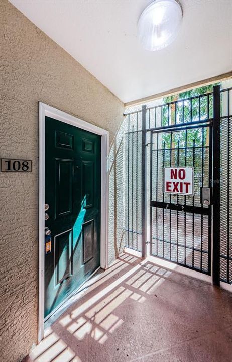 For Sale: $150,000 (1 beds, 1 baths, 660 Square Feet)