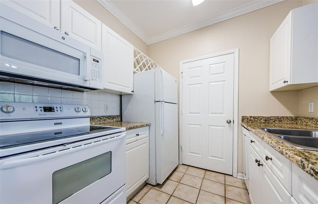 For Sale: $150,000 (1 beds, 1 baths, 660 Square Feet)