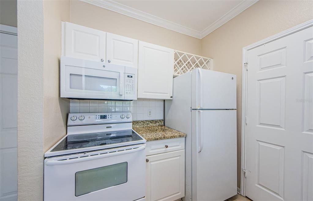 For Sale: $150,000 (1 beds, 1 baths, 660 Square Feet)