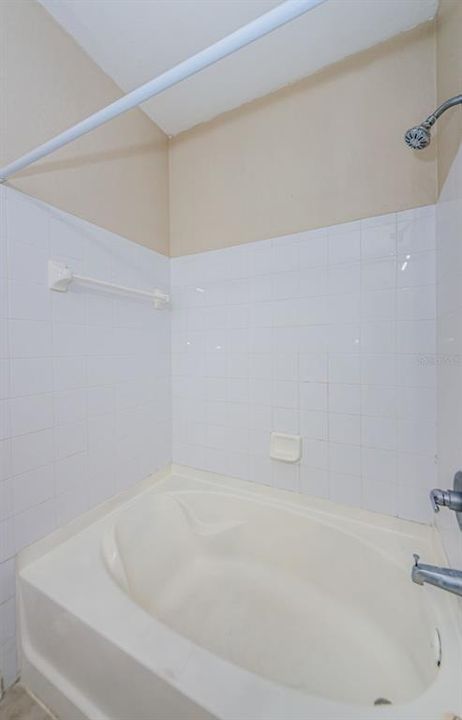 For Sale: $150,000 (1 beds, 1 baths, 660 Square Feet)