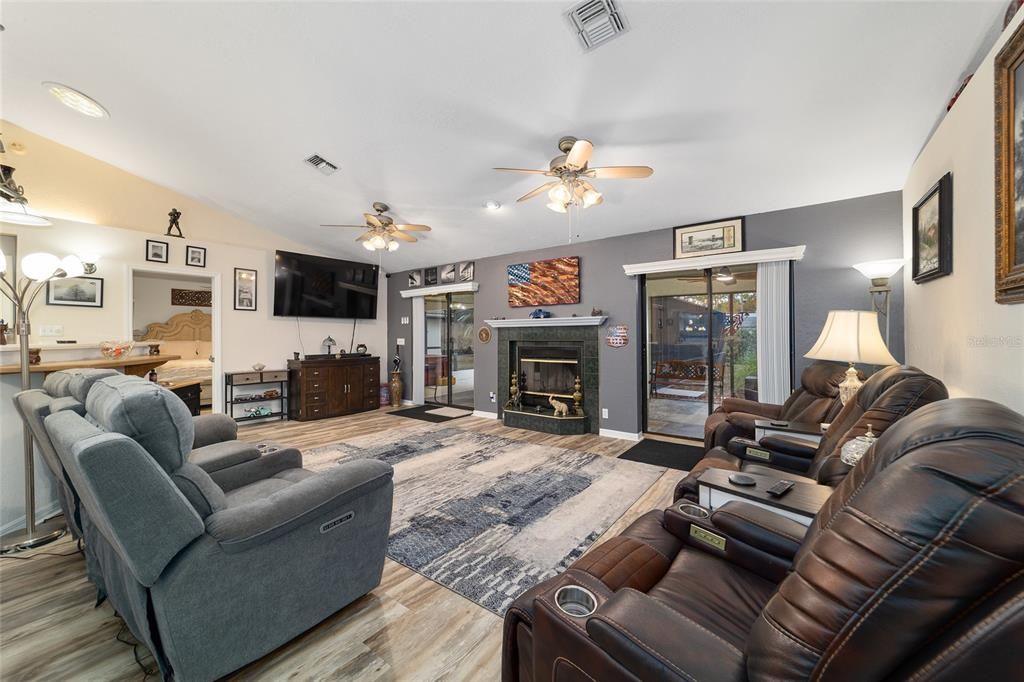 For Sale: $369,900 (3 beds, 2 baths, 1776 Square Feet)