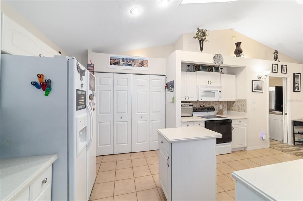 For Sale: $369,900 (3 beds, 2 baths, 1776 Square Feet)