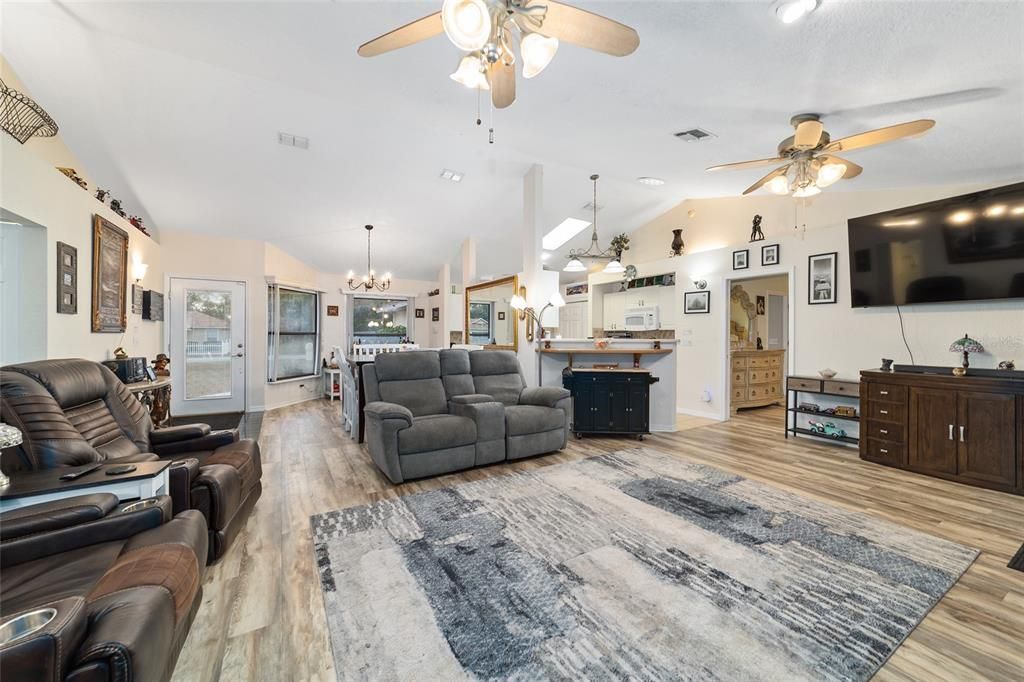 For Sale: $369,900 (3 beds, 2 baths, 1776 Square Feet)