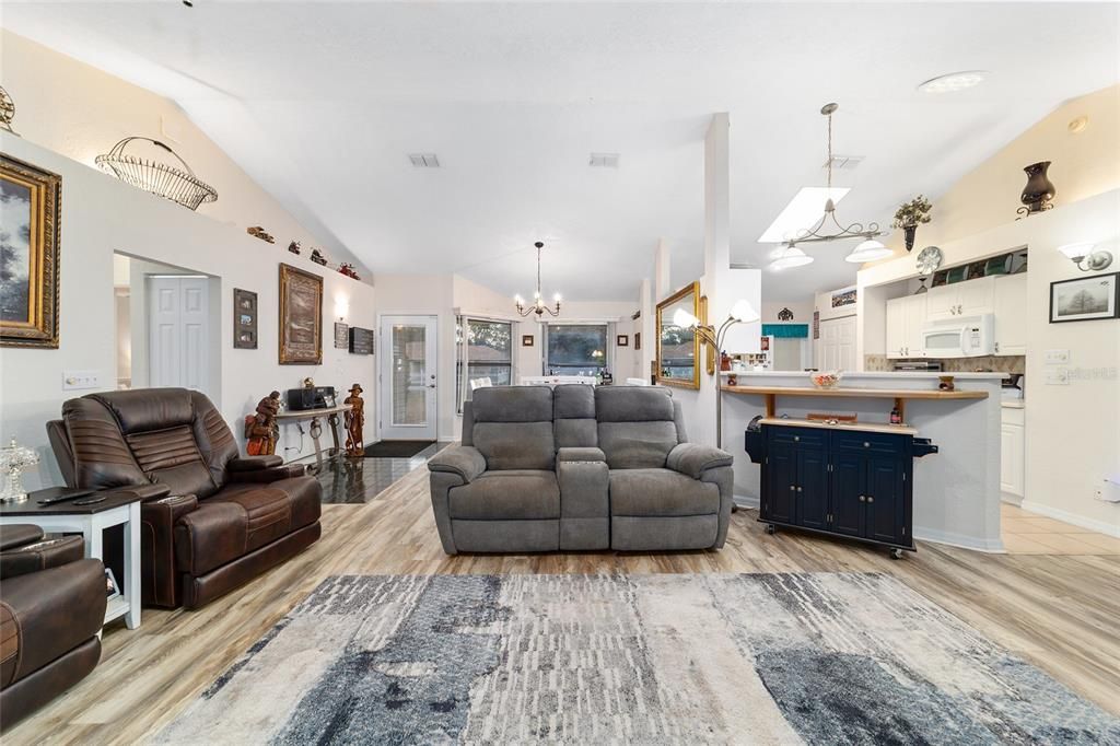 For Sale: $369,900 (3 beds, 2 baths, 1776 Square Feet)