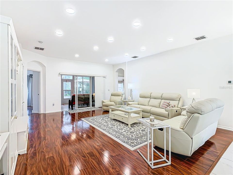 待售: $299,999 (3 贝兹, 2 浴室, 1786 平方英尺)