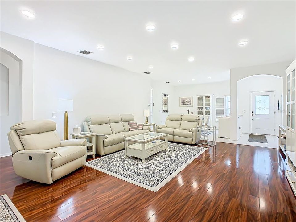 待售: $299,999 (3 贝兹, 2 浴室, 1786 平方英尺)