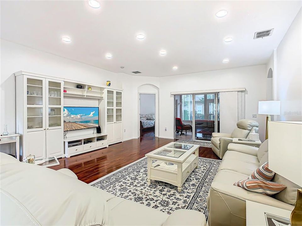 待售: $299,999 (3 贝兹, 2 浴室, 1786 平方英尺)