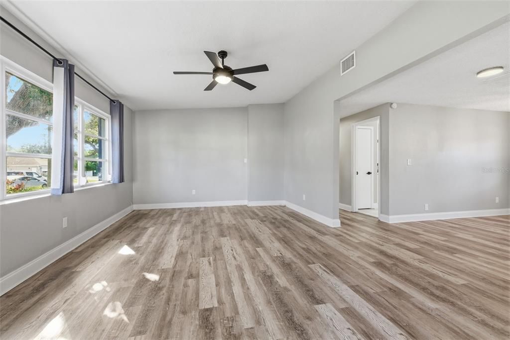 На продажу: $590,000 (3 спален, 2 ванн, 1404 Квадратных фут)