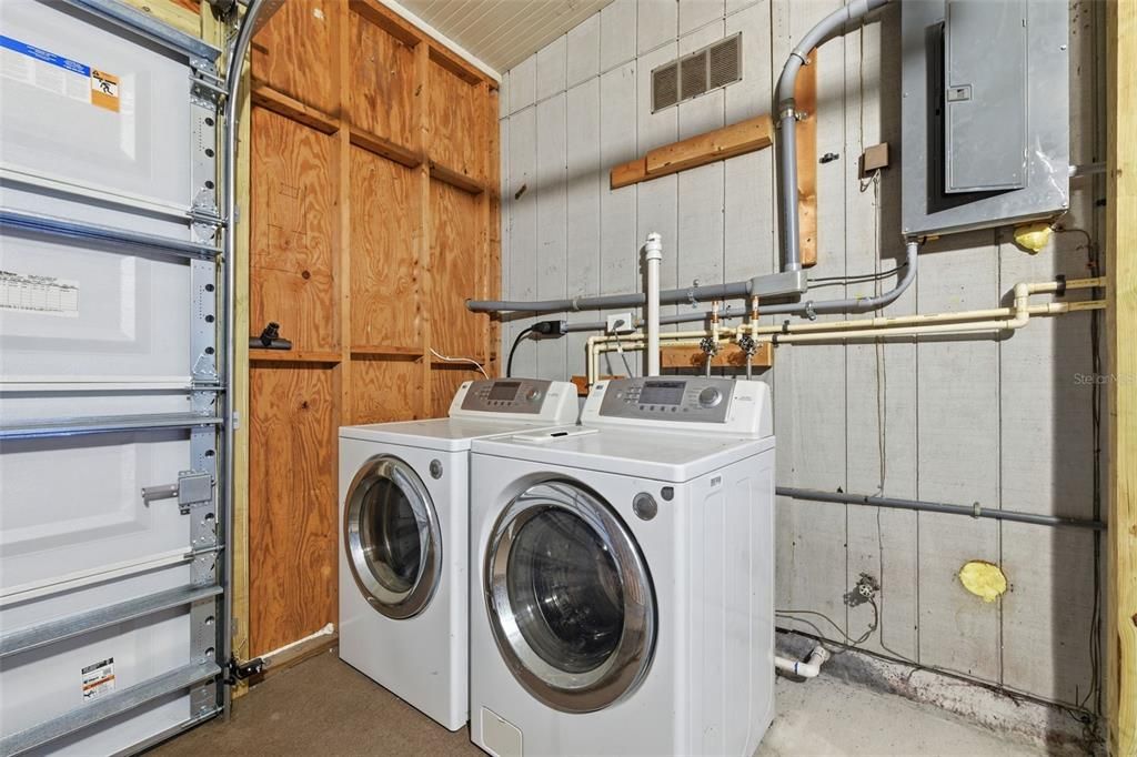 На продажу: $590,000 (3 спален, 2 ванн, 1404 Квадратных фут)