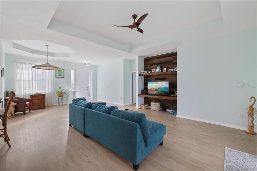 For Sale: $400,000 (3 beds, 2 baths, 2032 Square Feet)