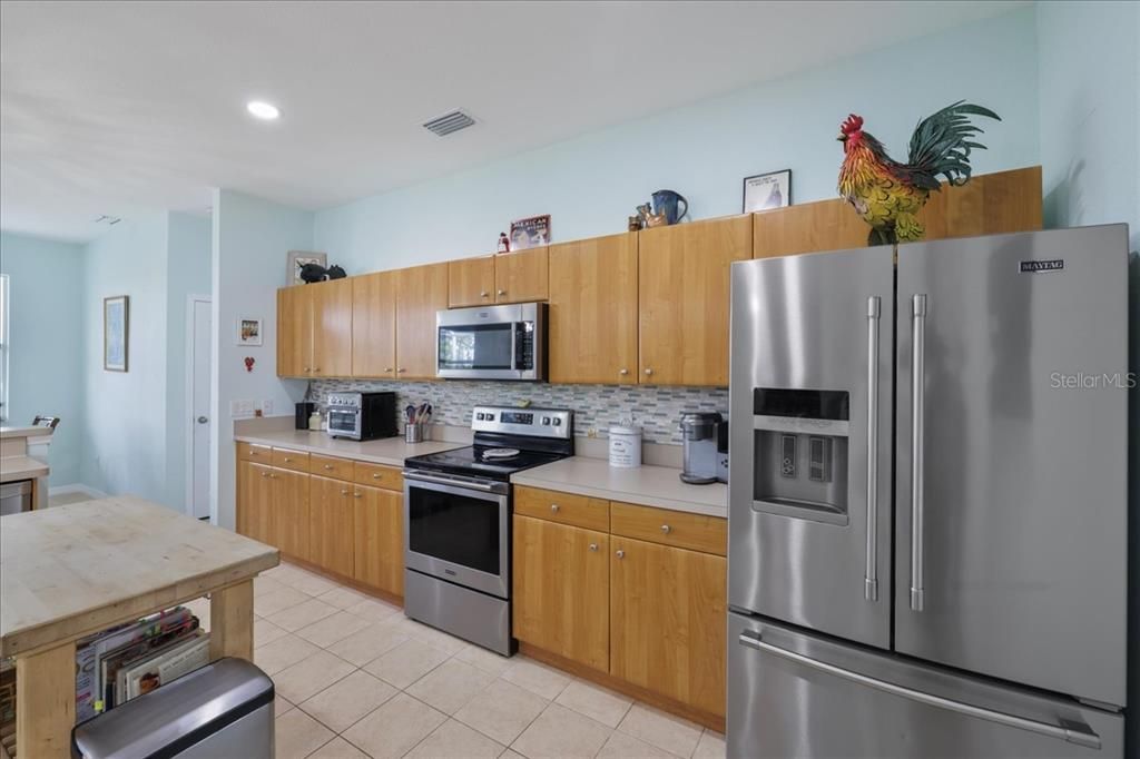 For Sale: $400,000 (3 beds, 2 baths, 2032 Square Feet)