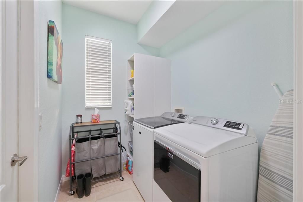 For Sale: $400,000 (3 beds, 2 baths, 2032 Square Feet)