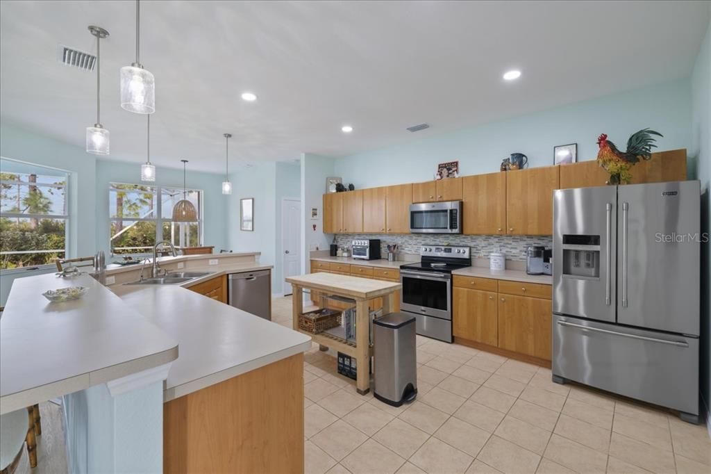 For Sale: $400,000 (3 beds, 2 baths, 2032 Square Feet)