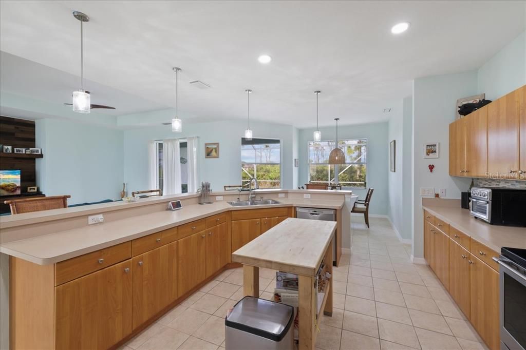 For Sale: $400,000 (3 beds, 2 baths, 2032 Square Feet)