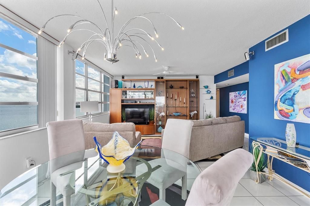 待售: $415,000 (2 贝兹, 2 浴室, 1165 平方英尺)