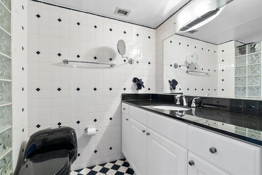 待售: $415,000 (2 贝兹, 2 浴室, 1165 平方英尺)