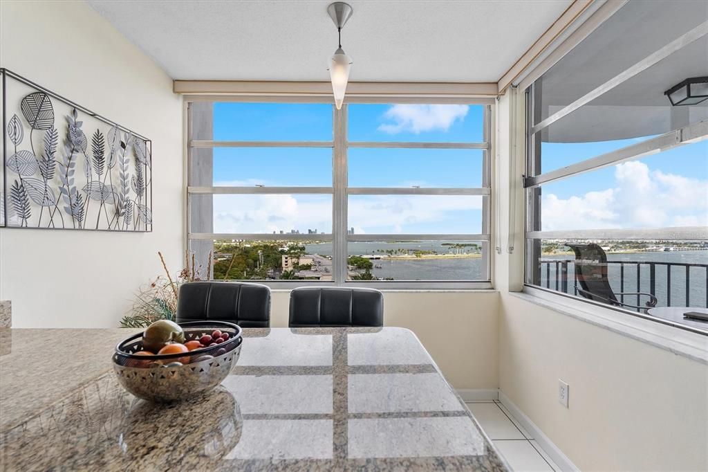 待售: $415,000 (2 贝兹, 2 浴室, 1165 平方英尺)