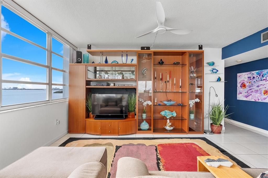 待售: $415,000 (2 贝兹, 2 浴室, 1165 平方英尺)