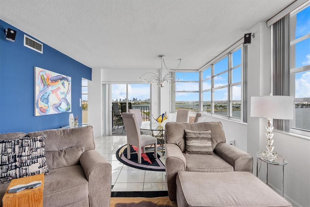 待售: $415,000 (2 贝兹, 2 浴室, 1165 平方英尺)