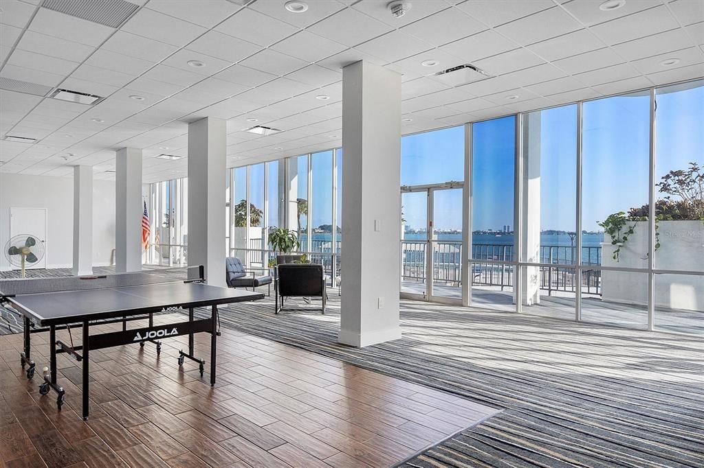 待售: $415,000 (2 贝兹, 2 浴室, 1165 平方英尺)