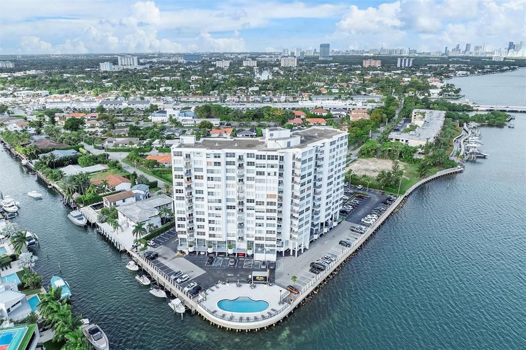 待售: $415,000 (2 贝兹, 2 浴室, 1165 平方英尺)