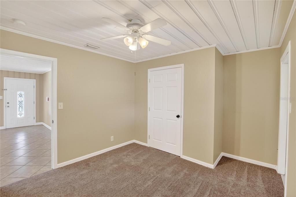 待售: $475,000 (4 贝兹, 2 浴室, 1680 平方英尺)