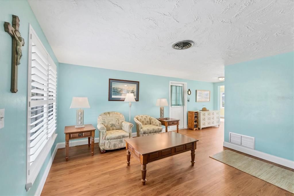 En Venta: $354,500 (2 camas, 1 baños, 960 Pies cuadrados)