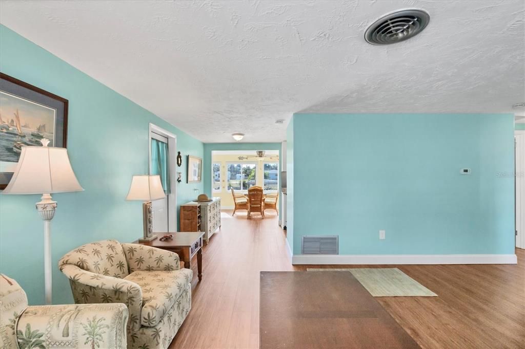 En Venta: $354,500 (2 camas, 1 baños, 960 Pies cuadrados)