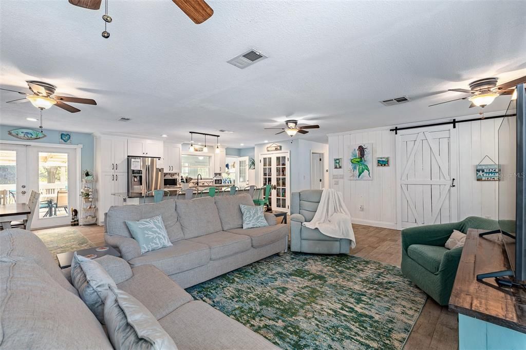 En Venta: $700,000 (4 camas, 3 baños, 2074 Pies cuadrados)