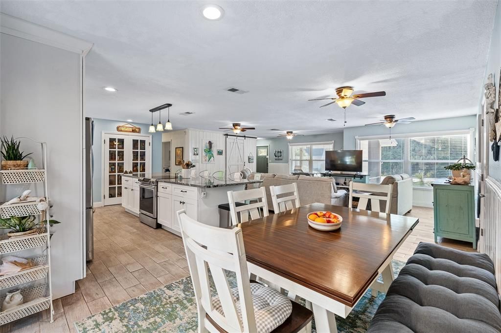 En Venta: $700,000 (4 camas, 3 baños, 2074 Pies cuadrados)