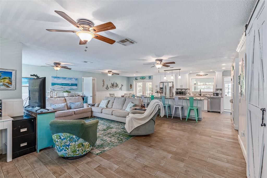 En Venta: $700,000 (4 camas, 3 baños, 2074 Pies cuadrados)