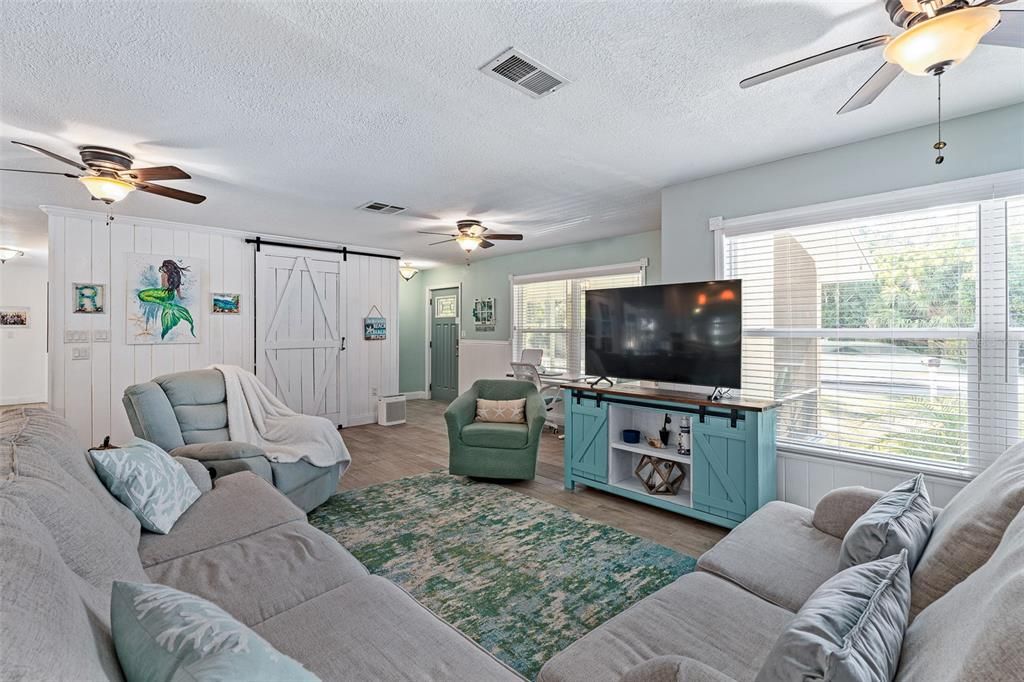 En Venta: $700,000 (4 camas, 3 baños, 2074 Pies cuadrados)