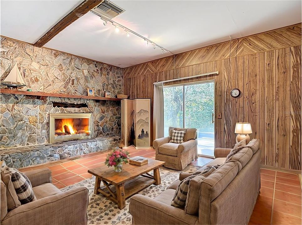 待售: $800,000 (2 贝兹, 2 浴室, 1535 平方英尺)