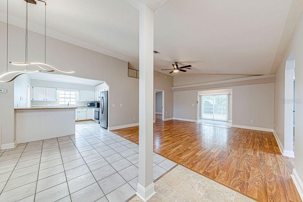 For Sale: $279,800 (3 beds, 2 baths, 1456 Square Feet)