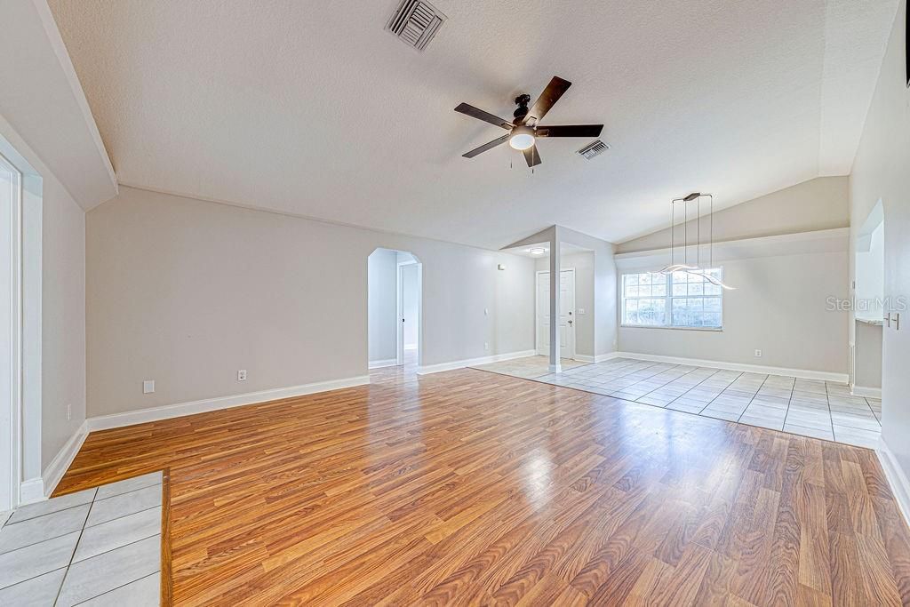 For Sale: $279,800 (3 beds, 2 baths, 1456 Square Feet)