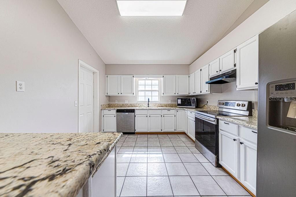 For Sale: $279,800 (3 beds, 2 baths, 1456 Square Feet)