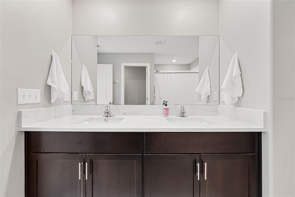 En Venta: $420,000 (4 camas, 2 baños, 2655 Pies cuadrados)