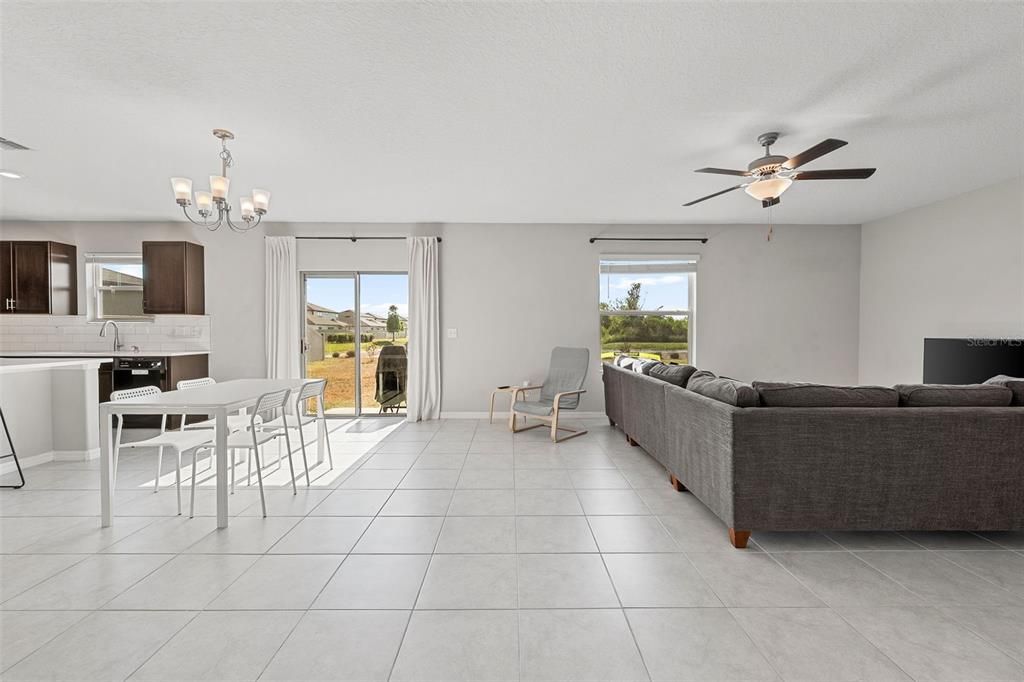 En Venta: $420,000 (4 camas, 2 baños, 2655 Pies cuadrados)